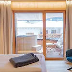 Hauserei Design & Kraeuterhotel 4* 施特格