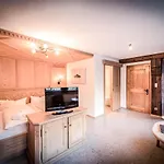 Hauserei Design & Kraeuterhotel 施特格